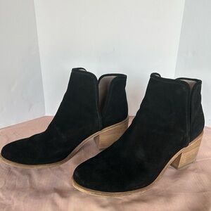 Hinge Black Suede Ankle Boots Size 9 Block Heels Pull On